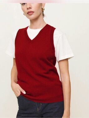 Reformation Reese Cashmere Tank in
Crimson sz M